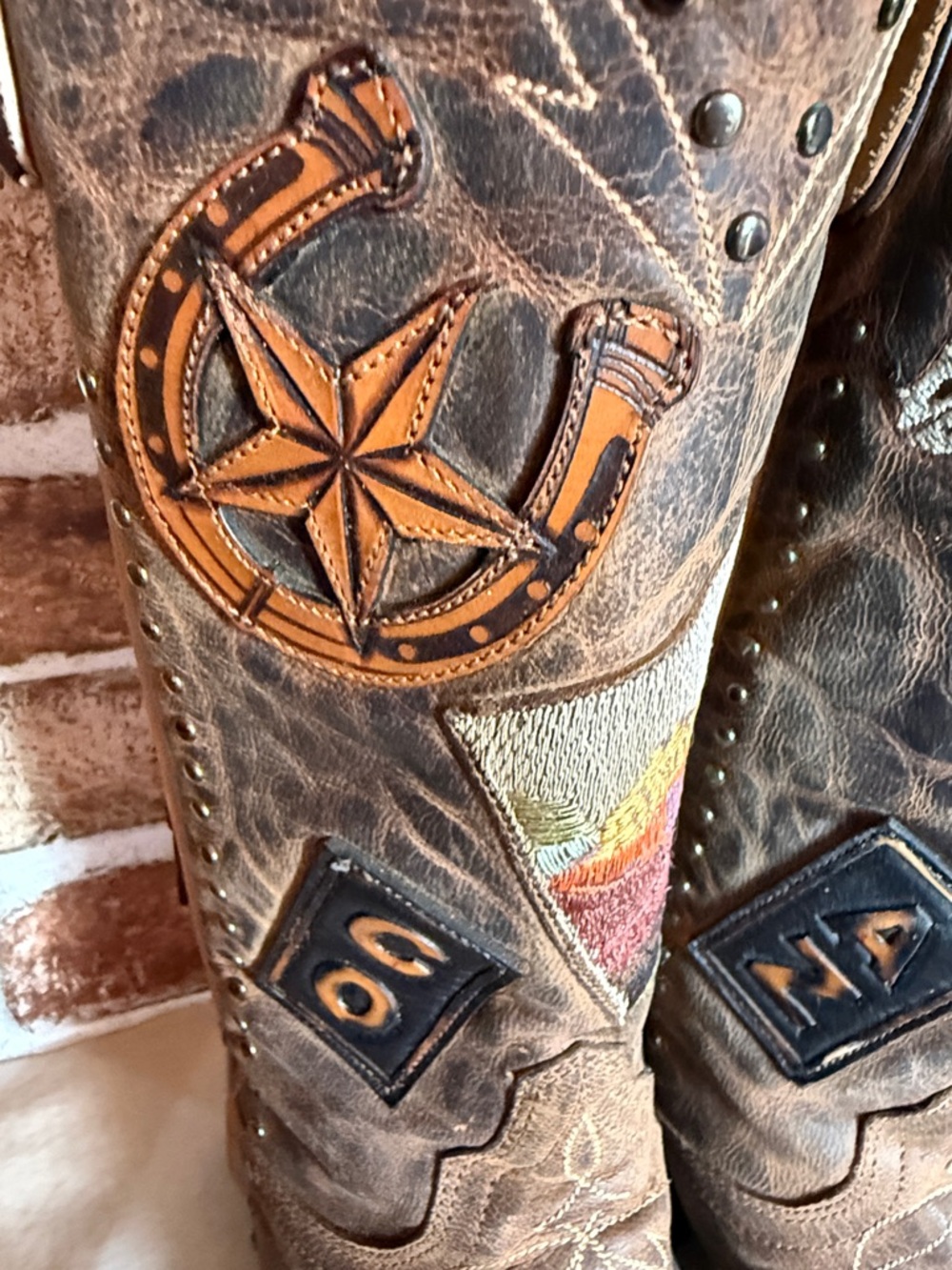 Old Gringo Brown kicks on route 66 - Picture 8 of 13